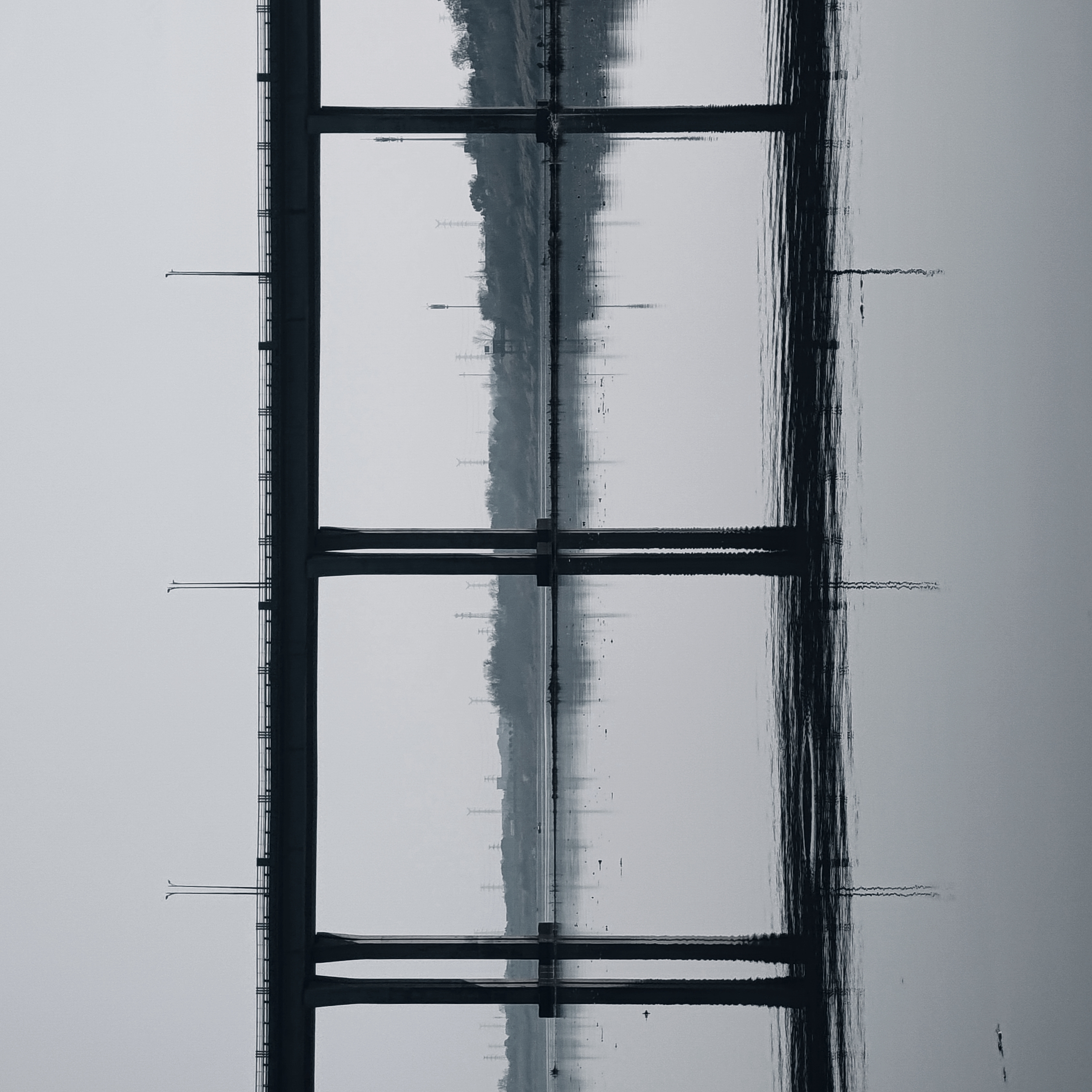 水上脊梁